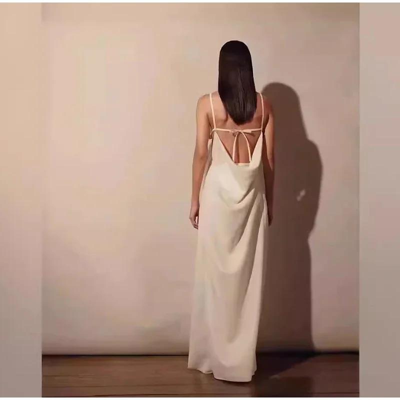 Женское длинное платье с цветочным принтом и глубоким V-образным вырезом — фото 4