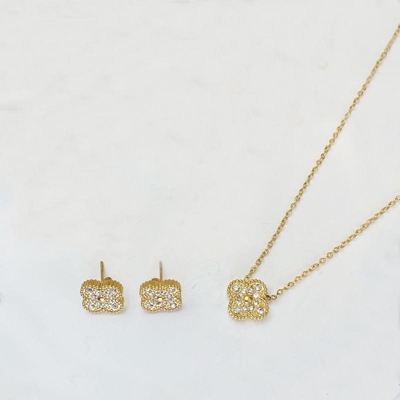 3PCS Four Leaf Clover Bracelet, Necklace,  Ear Set, the Best Gift for Family and Friends
