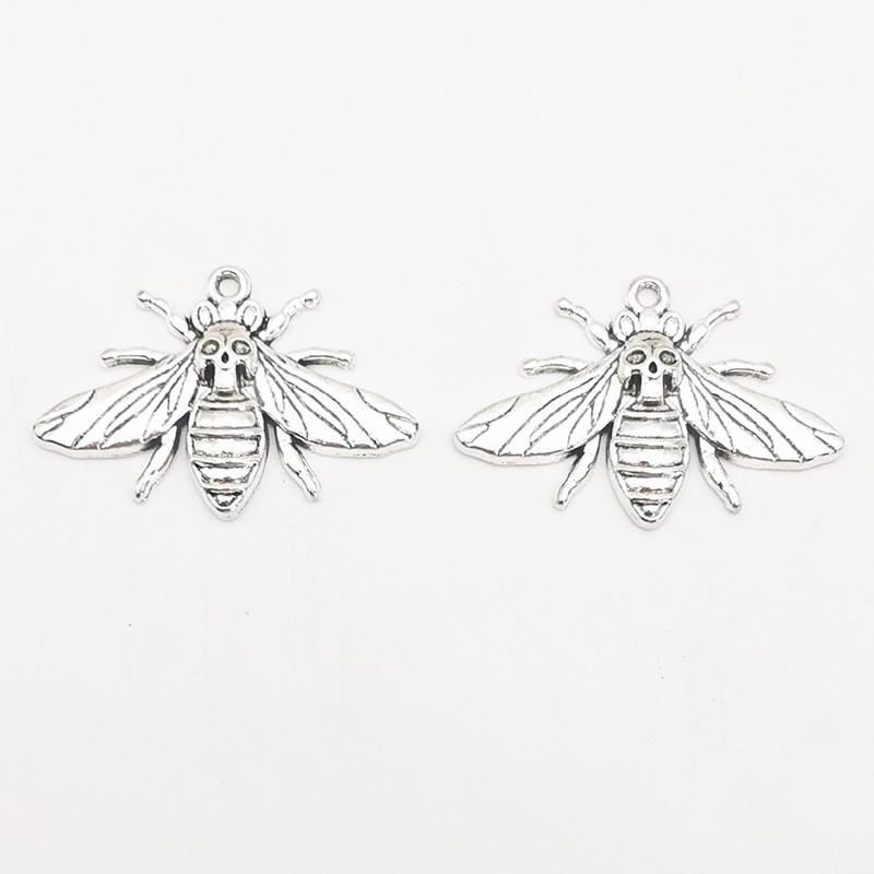 Gothic Skull Moth Pendant: Zinc Alloy Jewelry Accessory