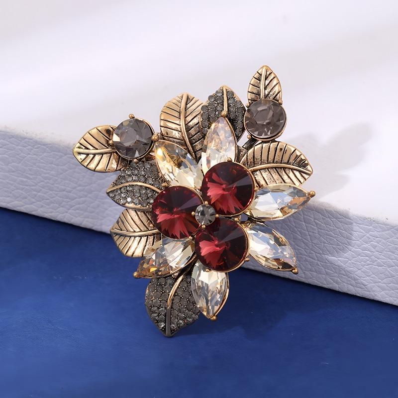 Retro Flower Brooch, Exquisite and Fashionable Crystal Brooch, Light Luxury, High-end Design Sense, Niche Brooch