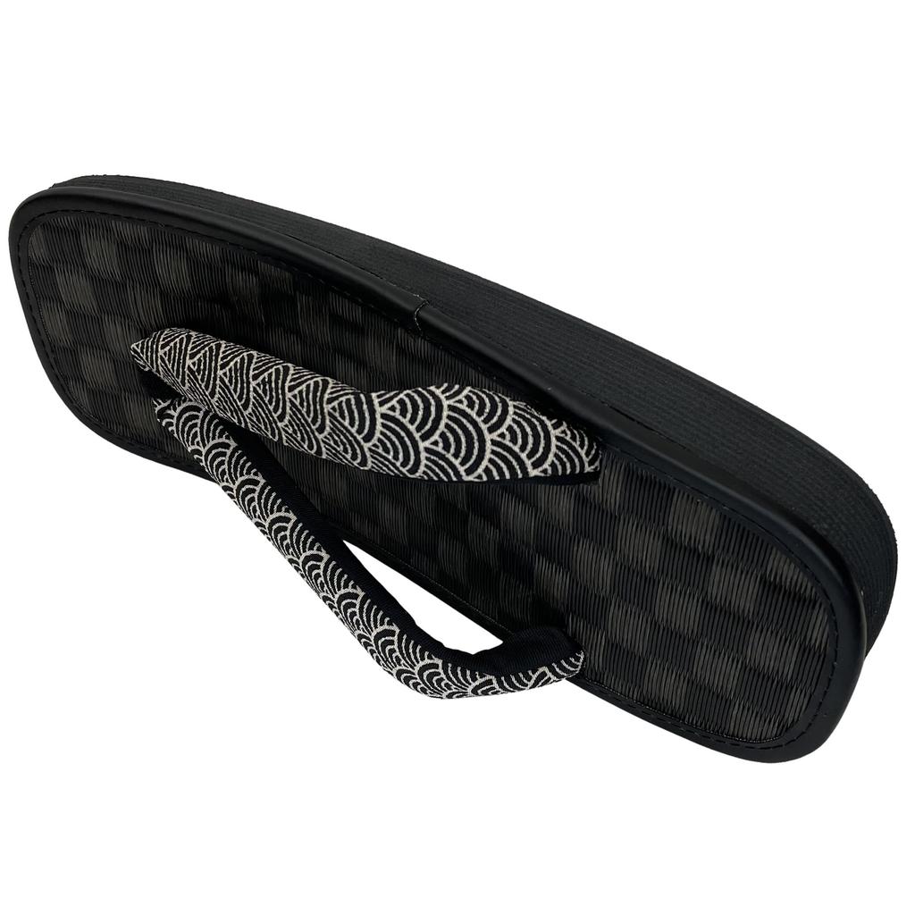 Edoten Geta Tillverkade i Svart Igusa Rutiga Japansk Stil Sandaler med Svarta Svampsulor och Japanskt Mönstrade Seigaiha Storlek L Sandaler, Japan,