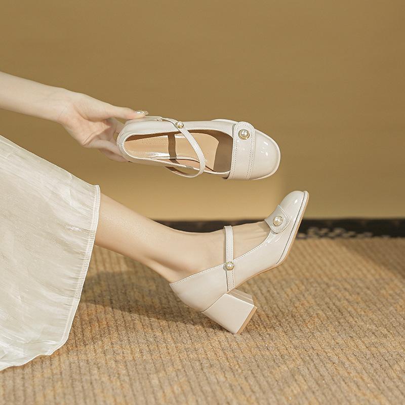 

Туфли Мэри Джейн женские новые универсальные одинарные туфли с жемчужным толстым каблуком высоким каблуком ретро лакированная кожа 40