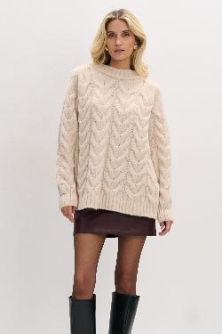 Beige cable-knit sweater with a neckline 36/38