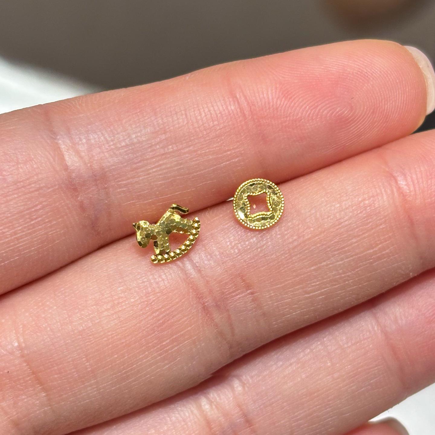 Hot Selling Golden Crushed Ice Pony Coin Earrings High-end Luxury Niche Earrings золотой