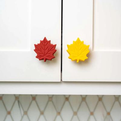 Yousheng 2 szt. Dekoracyjne nakładki na gałki Jesienne liście Rozciągliwe Nakładki na okucia Dekoracje na jesień Kuchnia Łazienka Dom Komody Wystrój