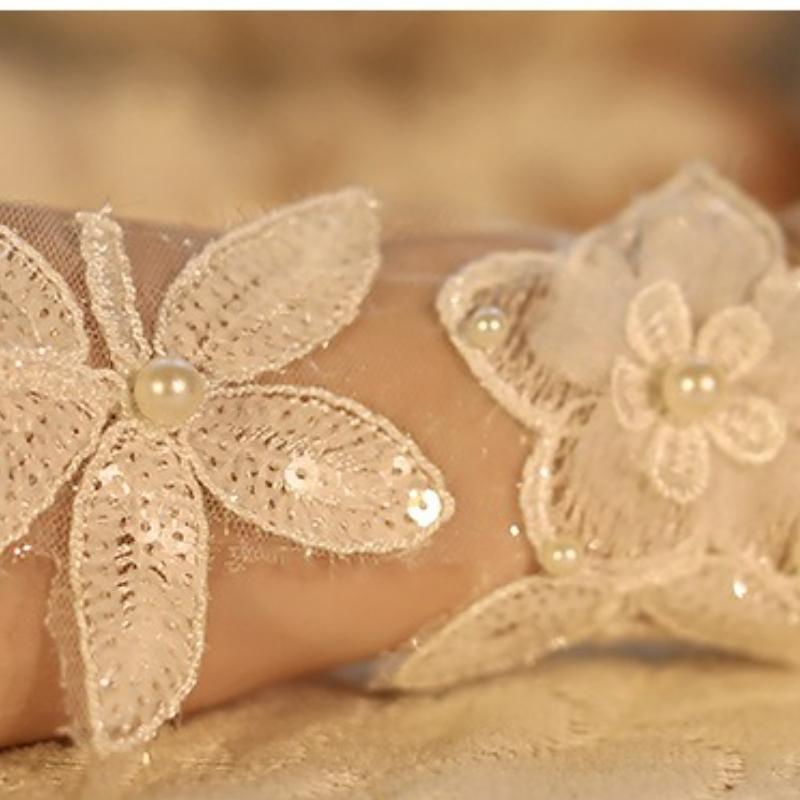 Krótkie Koronkowe Perłowe Ślubne Rękawiczki Proste i Wykwintne Super Bajkowe Leśne Sznurowane Haczykowe Palcowe Ślubne Rękawiczki Akcesoria