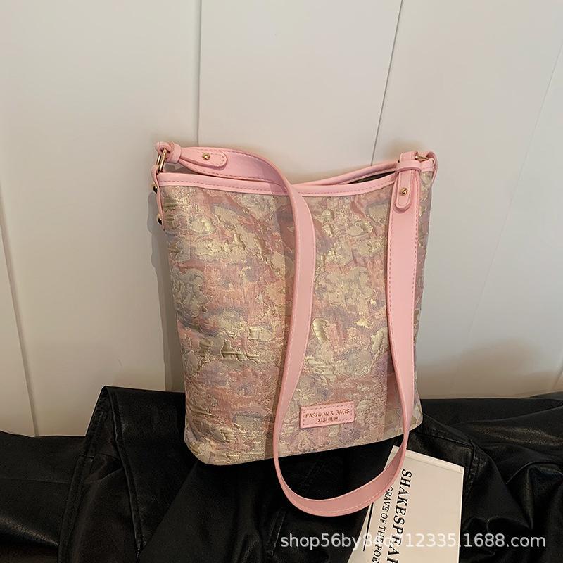 Retro Fashion Women's Small Bag Women's 2025 Spring New Versatile Embroidered Shoulder Messenger Bag Texture Bucket Bag