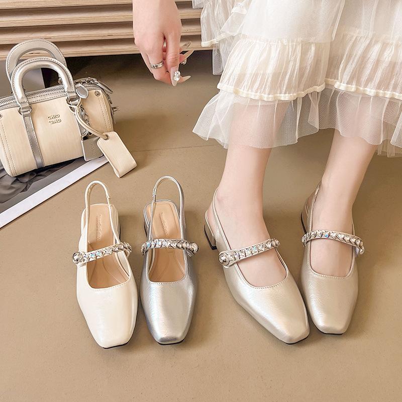 Xiaoxiangfeng flat-bottomed bag head rear empty sandals women's 2025 summer new temperament versatile French rhinestone Mary Jane shoes