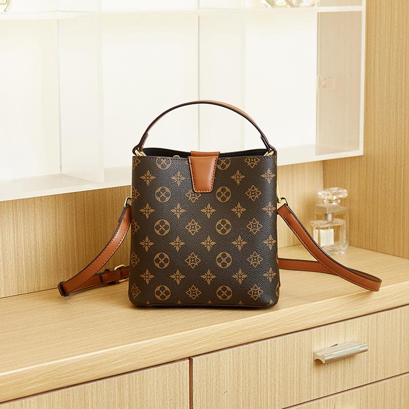 New Versatile High-end Bucket Bag, Simple and Fashionable, Age Reducing Diagonal Cross Bag, Stylish Shoulder Bag