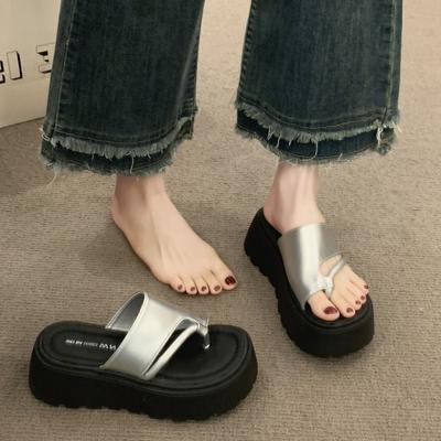 Thick-soled Beach Flip-flops Shoes, Outer Wear Women's Shoes, New Soft-soled Design Sandals In Summer 2025