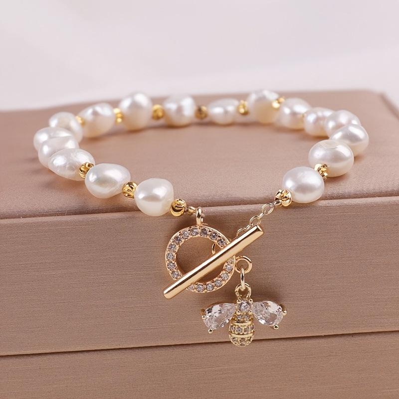 1pc Fashion Versatile Bee Imitation Pearl Bracelet , Women's Sweet Alloy Bracelet
