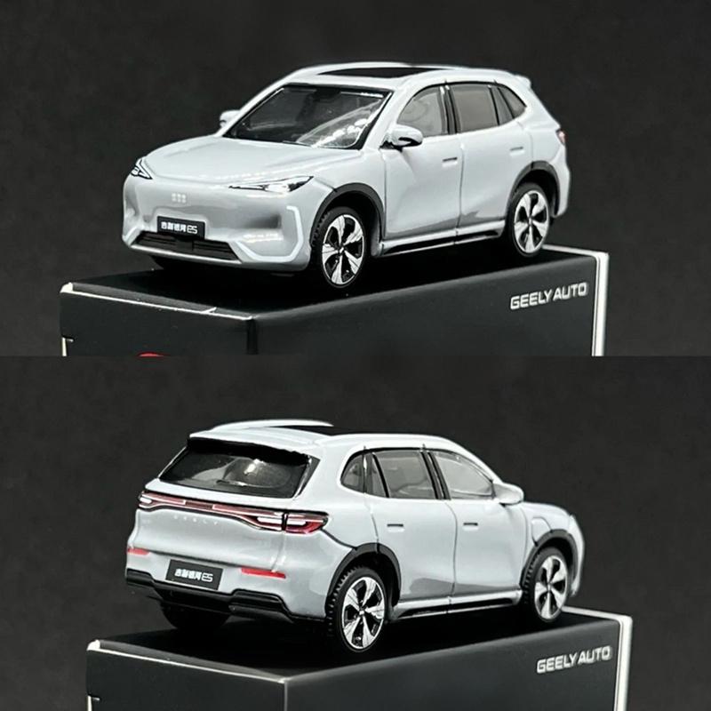 

Bburago 1:64 Geely E5 EX5 Alloy SUV Car Model Diecasts Metal New Energy Vehicles Car Model Simulation Miniature Scale Kids Gifts