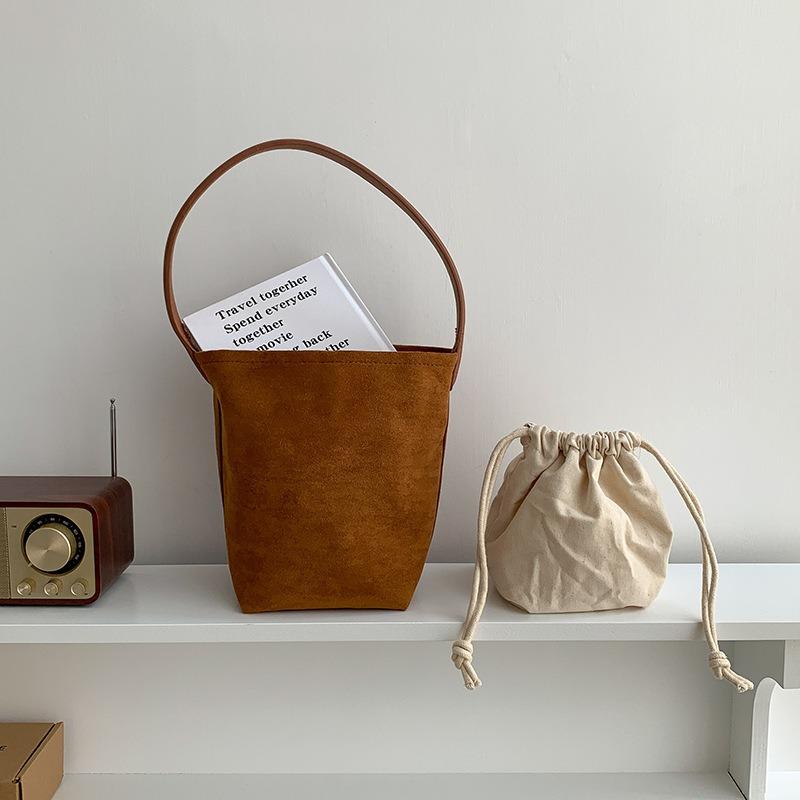 

New bucket bag women s simple retro suede arm bag fashionable versatile plush underarm bag women коричневий