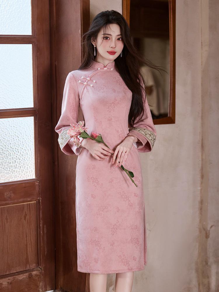 Elegant Powder-Color Qipao - Women's 2025 Autumn Ladylike Daily Wear
