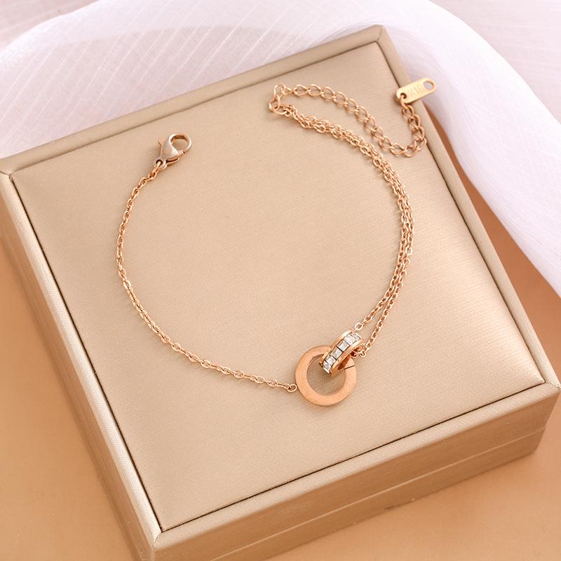 High-End Titanium Steel Four-Leaf Clover Bracelet with Shell Pendant – Durable, Fade-Resistant Design