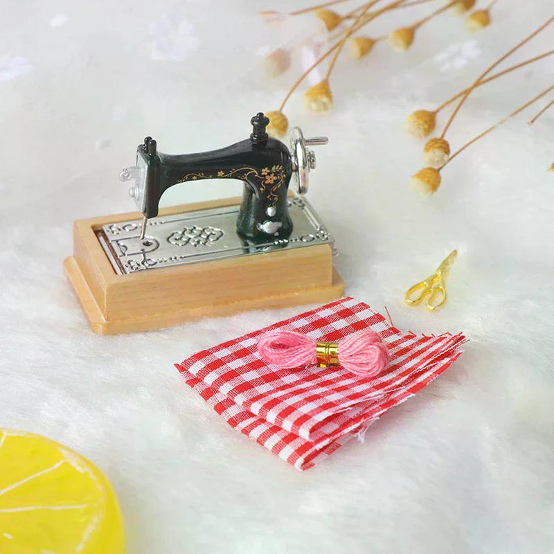 1/12 Dollhouse Miniature Sewing Machine with Scissors Thread Cloth For Kids Children Toy Safe For Children Non Toxic