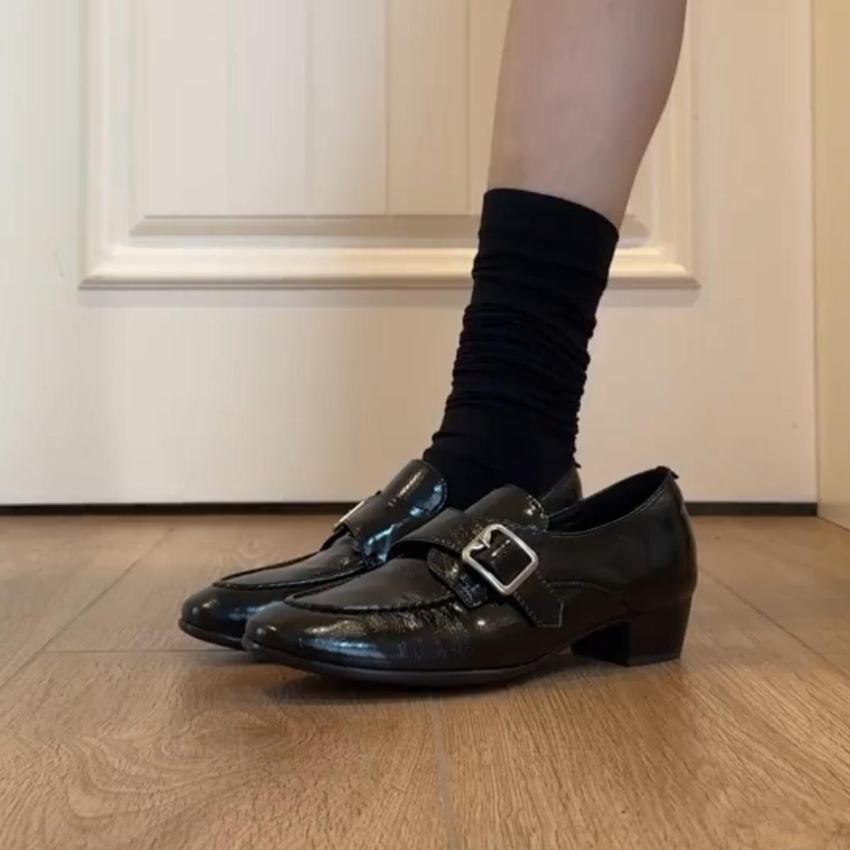 

Версия из овчины~ Премиальное ощущение ретро кожа толстый каблук лоферы женские повседневные для работы простые и удобные универсальные маленькие кожаные туфли 40 чёрный