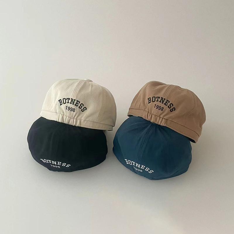 Mode Kinder Baskenmütze Einfarbig Bestickter Buchstabe Baby Schiebermütze Lässig Jungen Mädchen Sonnenschutz Vorwärtsmütze