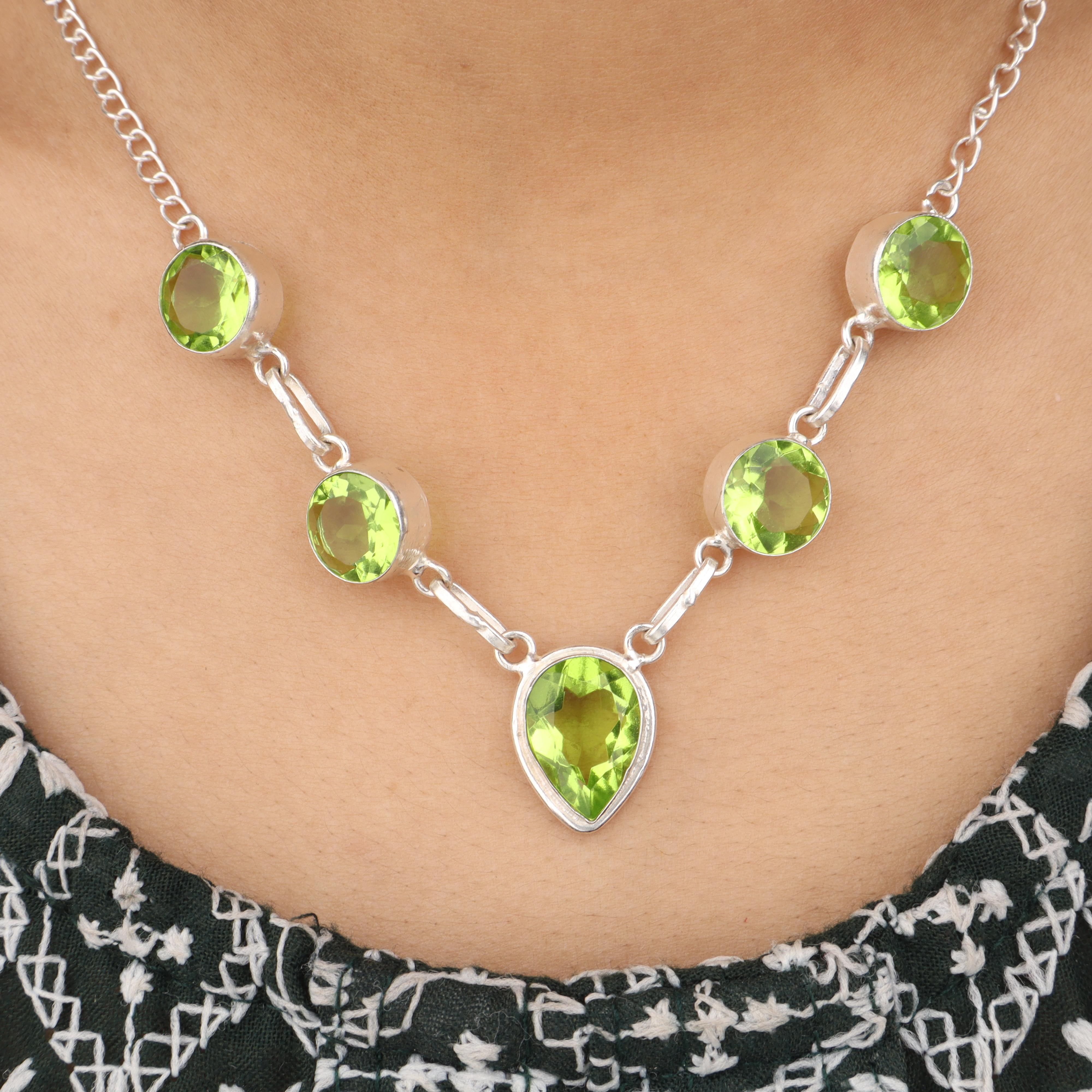 

Намисто зі срібла 925 проби з натуральним перидотом 16-18 Ручна робота Жіночі прикраси на подарунок до Дня святого Валентина RN-3-5