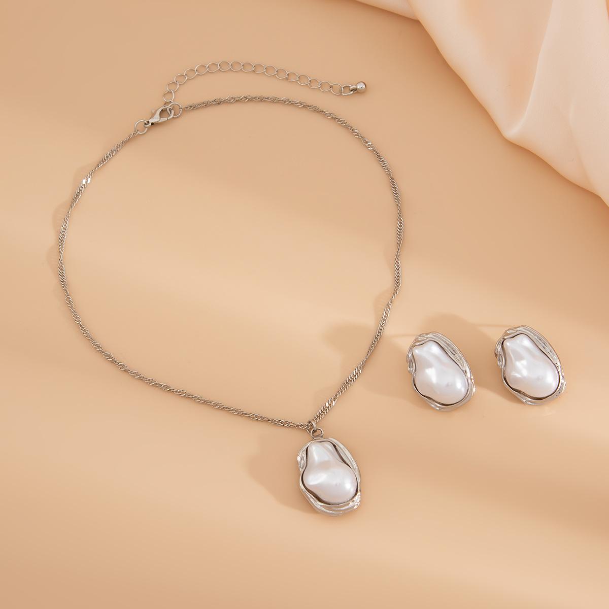 

Аксессуары Французский нерегулярный сплав ключицы цепи комплект стильный элегантный жемчужный кулон ожерелье для женщин Necklace + Earrings