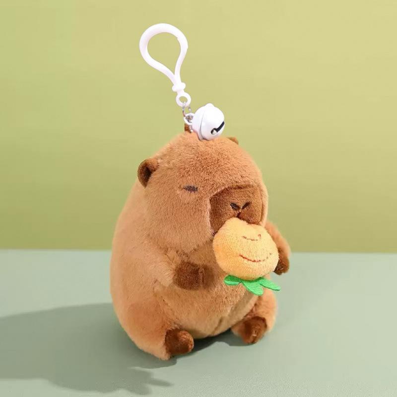 Плюшевая игрушка-подвеска Le Ji Er Клубничная редька Капибара 10 cm