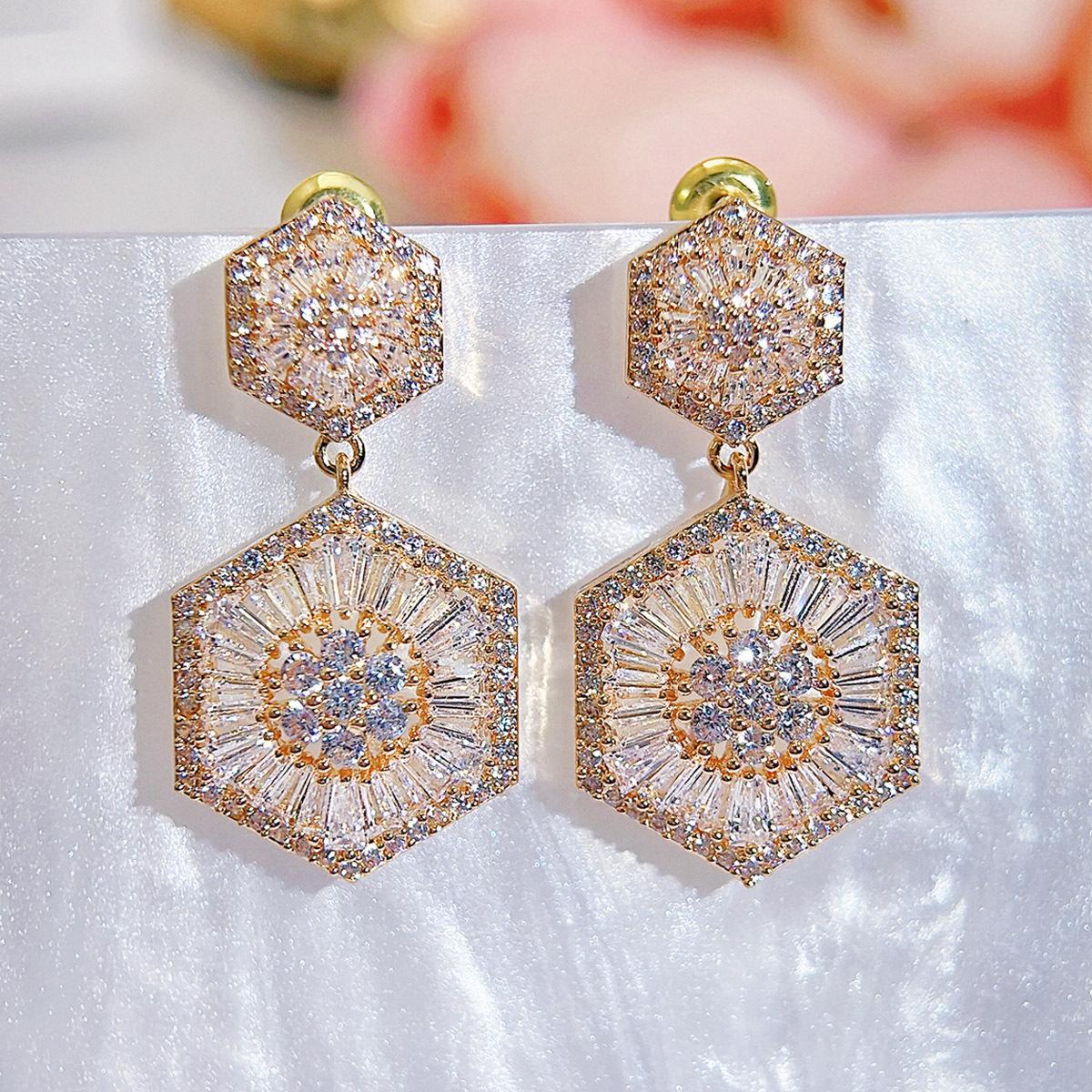 

2026 Luxury S925 Sterling Silver Needle Earrings Full Diamond Sparkle Earrings Ladies Temperament Wedding Bridal Ear Jewelry золотой