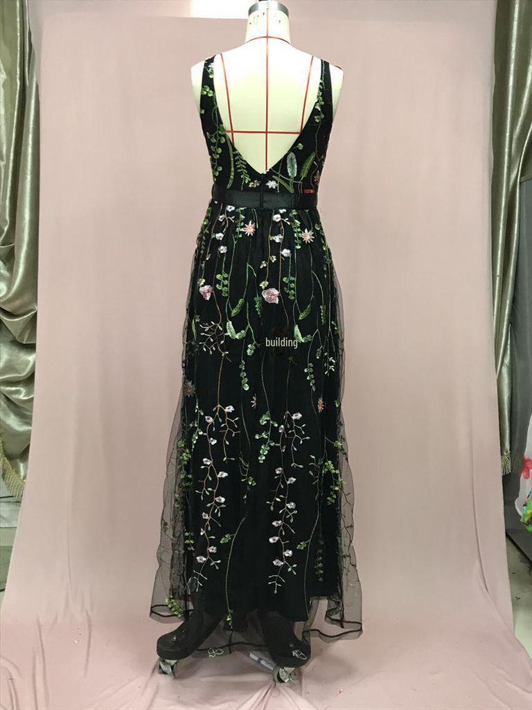 Sexy Deep V Sleeveless Embroidered Ball Gown with Slim Backless Design