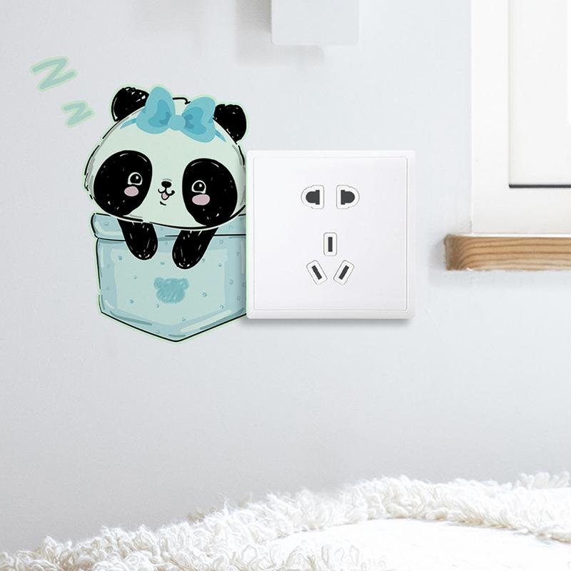 

Красная панда Спящая Светящиеся в темноте Наклейки на стену с выключателем Декор для спальни Гостиной Самоклеящиеся наклейки на стену 1pcs