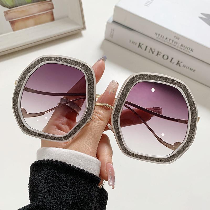Unisex Stylish Square Sunglasses With Pc Lenses For Travel And Fashion Events