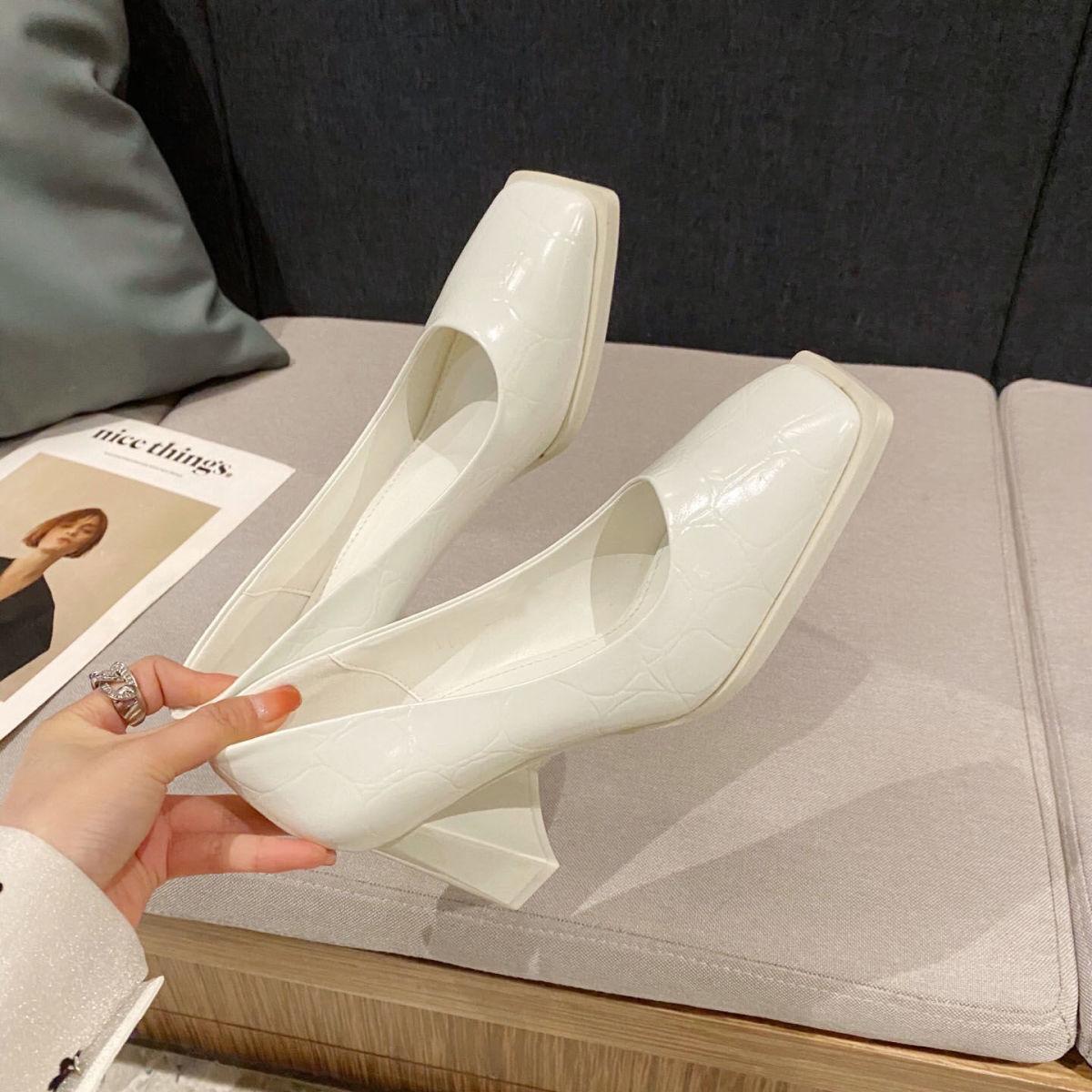 

Туфли женские 2024 на каблуке белые женские летние туфли на платформе офисные туфли на высоком каблуке туфли-лодочки с квадратным носком шикарное и элегантное платье 39