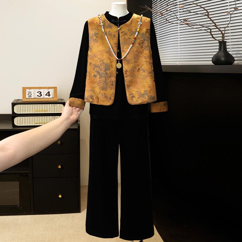 

Mom s Elegant Autumn Velvet Suit: Chinese-Style Three-Piece Set for Middle-Aged & Elderly Women - 2026 Fashion 4XL (135-145 jin) жовтий