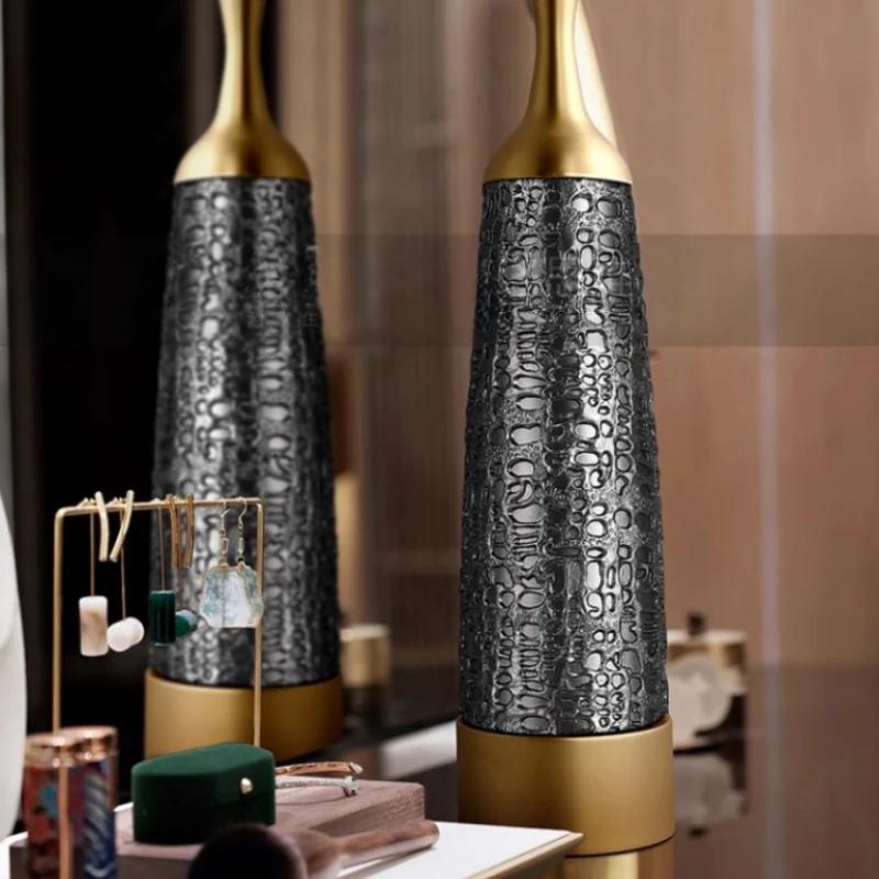 Home Decor Metal Relief Vase Ornaments Living Room Decoration Floor Dried Flower Arrangement Vase Office Flower Vase