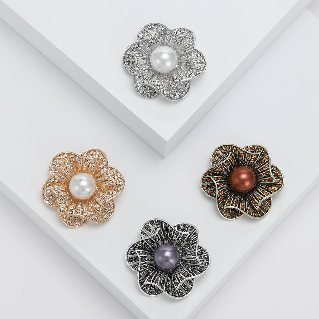 Elegant Pearl Gun Black Flower Brooches for Women Rhinestone Plant Pins Event Party Backpack Decoration Clothes Accessories