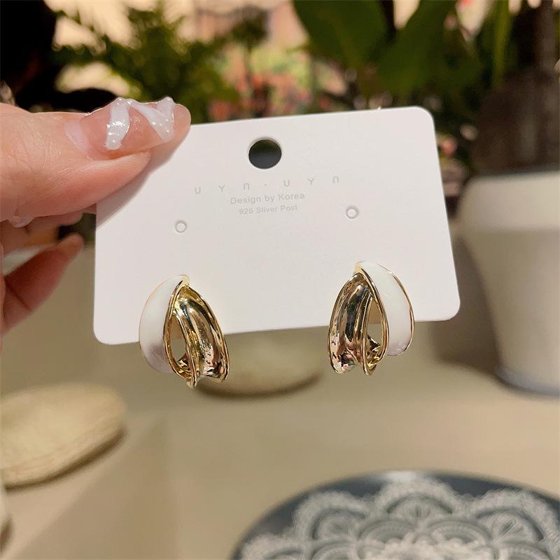 

Геометрические серьги-пусеты класса люкс с трендовым, модным дизайном белый