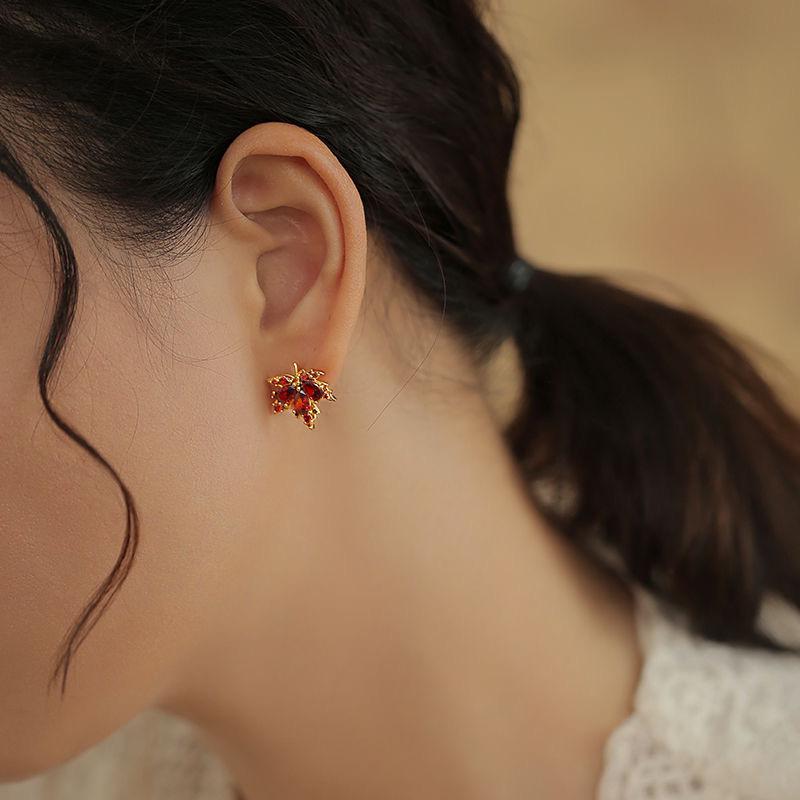 Women's High-End Red Maple Leaf Earrings: Trendy, Retro, Unique Autumn/Winter Style