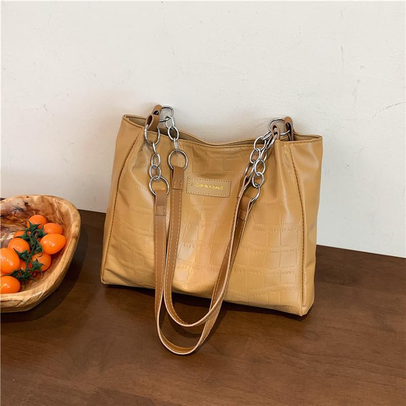 Fashionable Minimalist Large Capacity Tote Bag For Women Stylish Commuter Handbag For Spring 2024