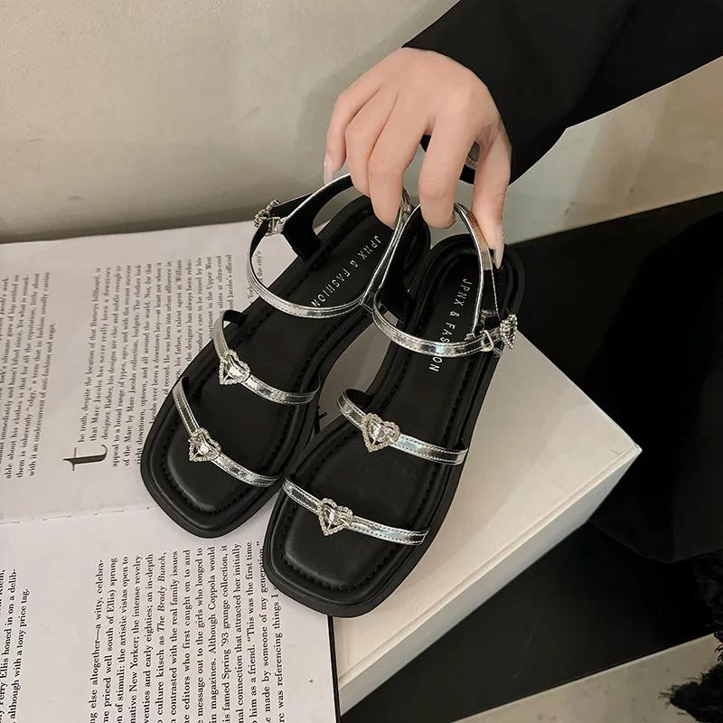 Trendy Temperament Sandals 2024 Summer New Solid Color Heart Comfortable Casual Flat Bottom Non Slip Sandals Zapatos De Mujer
