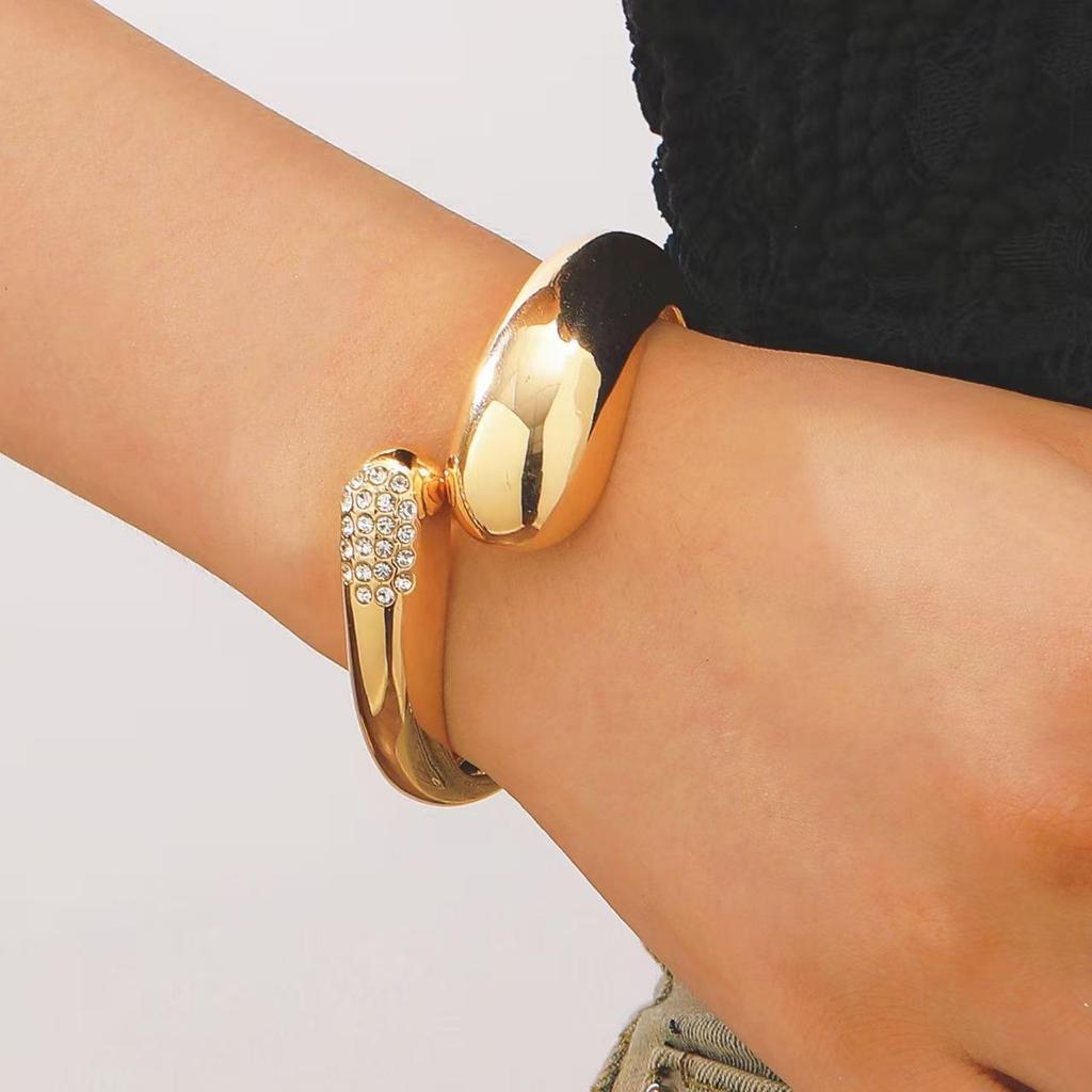 Geometrischer Goldener Breiter Armreif Minimalistisch Punk für Frauen