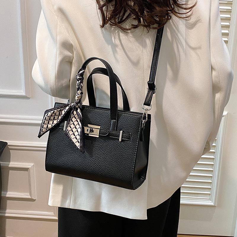 New Stylish and Simple Light Luxury Silk Scarf Killer Bag Portable Shoulder Messenger Women's Bag