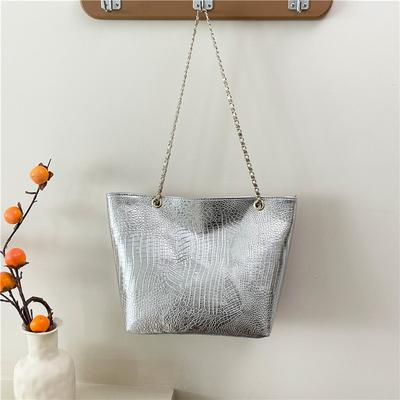 Personalized Fashion, Popular Handbags This Year 2025 New Foreign Style Fashion Atmosphere Commuting Underarm Shoulder Tote Bag