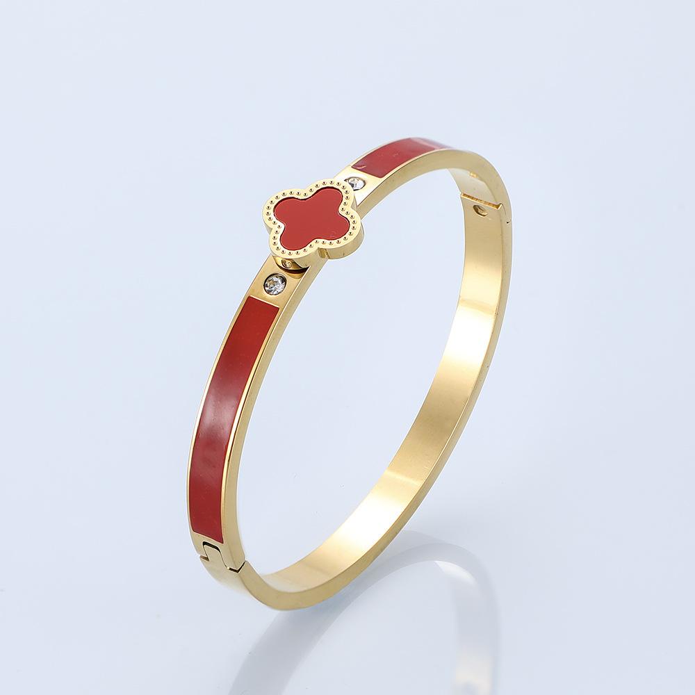 

6 цветов Классический Роскошный Нержавеющая сталь Пятилистный цветок Открытый браслет Простой для Женщины Девушки Вечеринка Тренд Эмалевые украшения Клевер красный