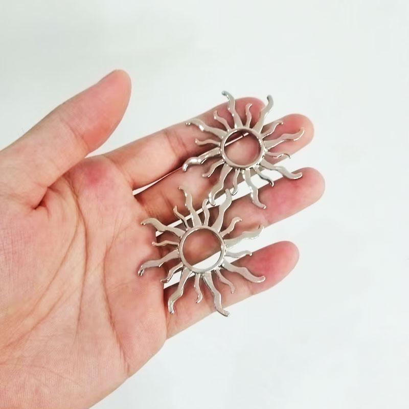 Hollow Flowers Sun Alloy Stud Earrings for Women Gold Color Metal Flower Earrings Jewelry Accessories Gifts AVE