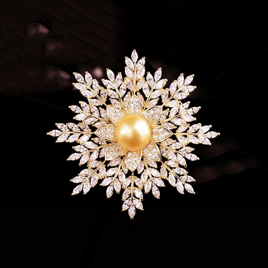 

Brilliant Snowflake, High-end Femininity, Versatile and Light Luxury Brooch