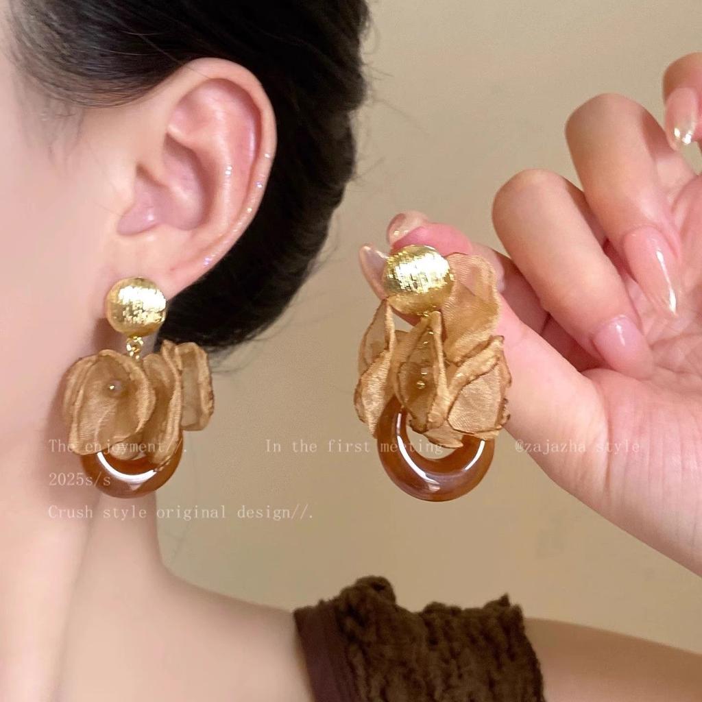 Popular Maillard Retro Coffee Earrings Women's Hong Kong Style Temperament High-end Earrings Internet Celebrity Same Ear Jewelry