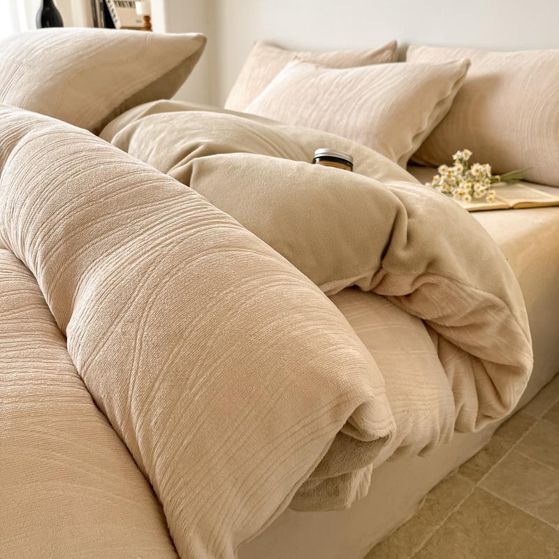 

Winter fleece solid color comfortable four-piece set milk fleece carved quilt cover bedding thickened warming kit 1.8m sheet 4pcs абрикосовий