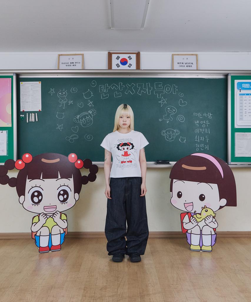 Tansanmageunesyum Hello Jadu X Tansan Super Jadu T-Shirt (White/Red)