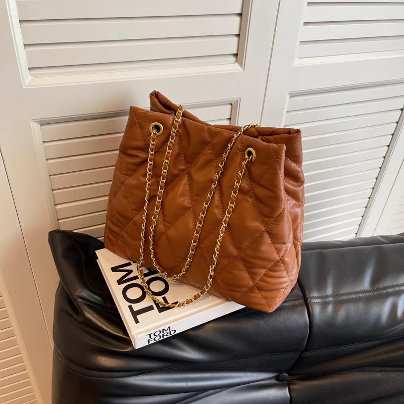 Premium Texture Large-capacity Bag Women's New Autumn and Winter Fashion Diamond Tote Bag Chain Shoulder Messenger Bag