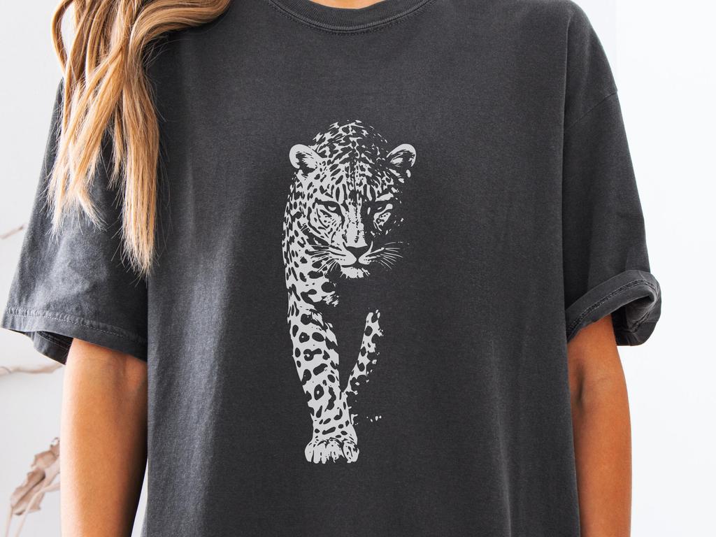 Leopard T-Shirt, Minimalist Big Cat Graphic, Safari Wildlife Art Shirt, Unisex Animal Print Tee, Jungle Lover Gift