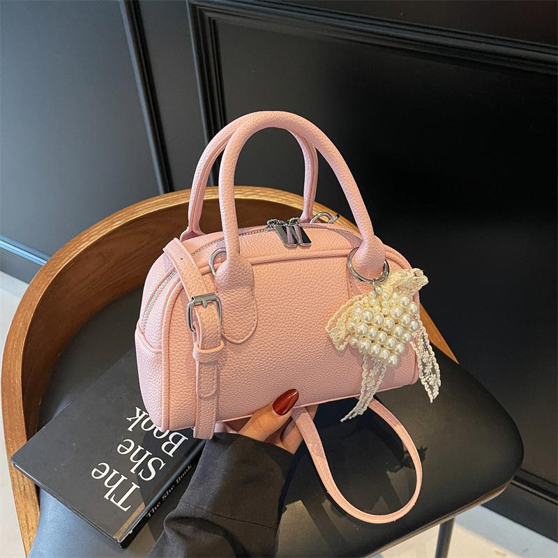 Fashion messenger bag niche casual small square bag women's 2025 summer new hand carry simple commuter shoulder bag