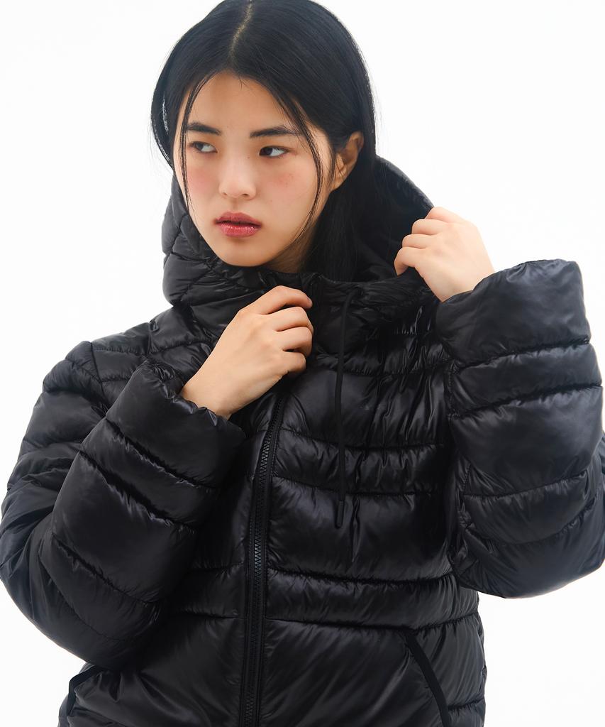 Ames-Worldwide Light Weight Hooded Padding Black